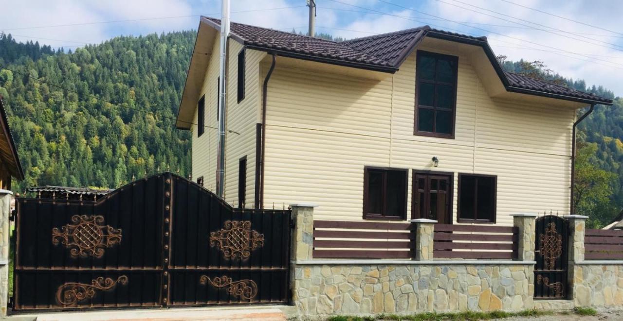 Гірська Роса Appartement Verkhniy Yasenov Buitenkant foto