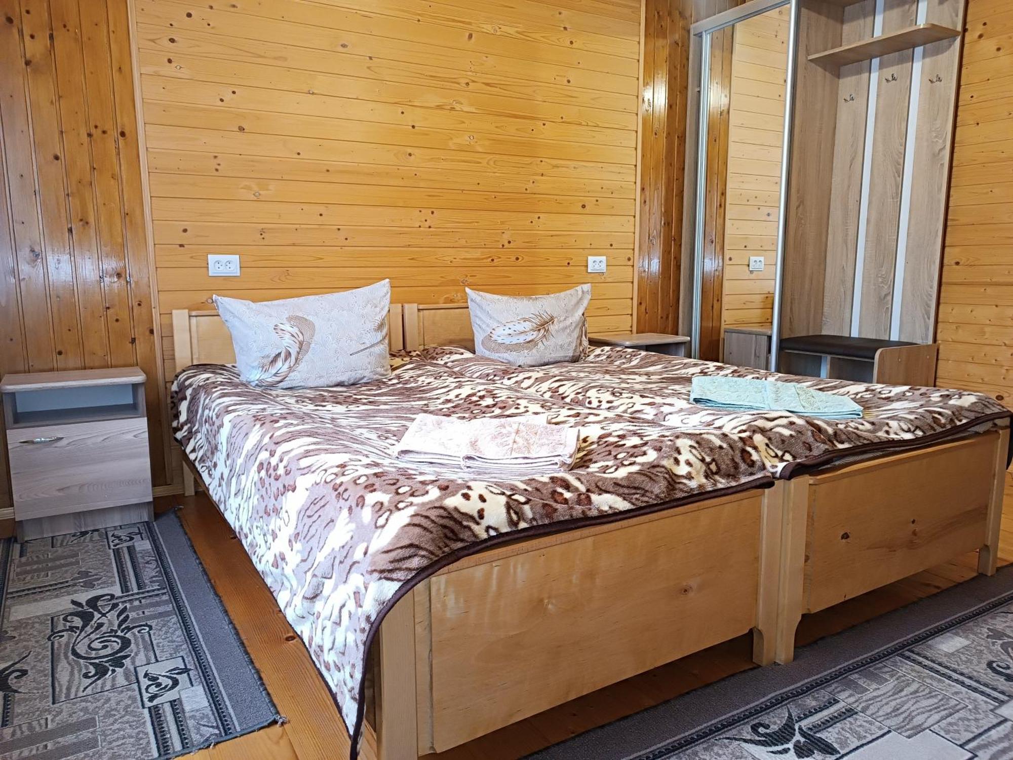 Гірська Роса Appartement Verkhniy Yasenov Buitenkant foto